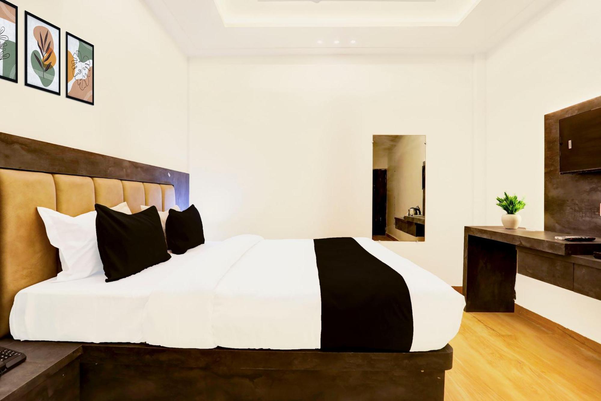 Super Townhouse Balua Road Pahadiya Hotel Varanasi Exterior photo